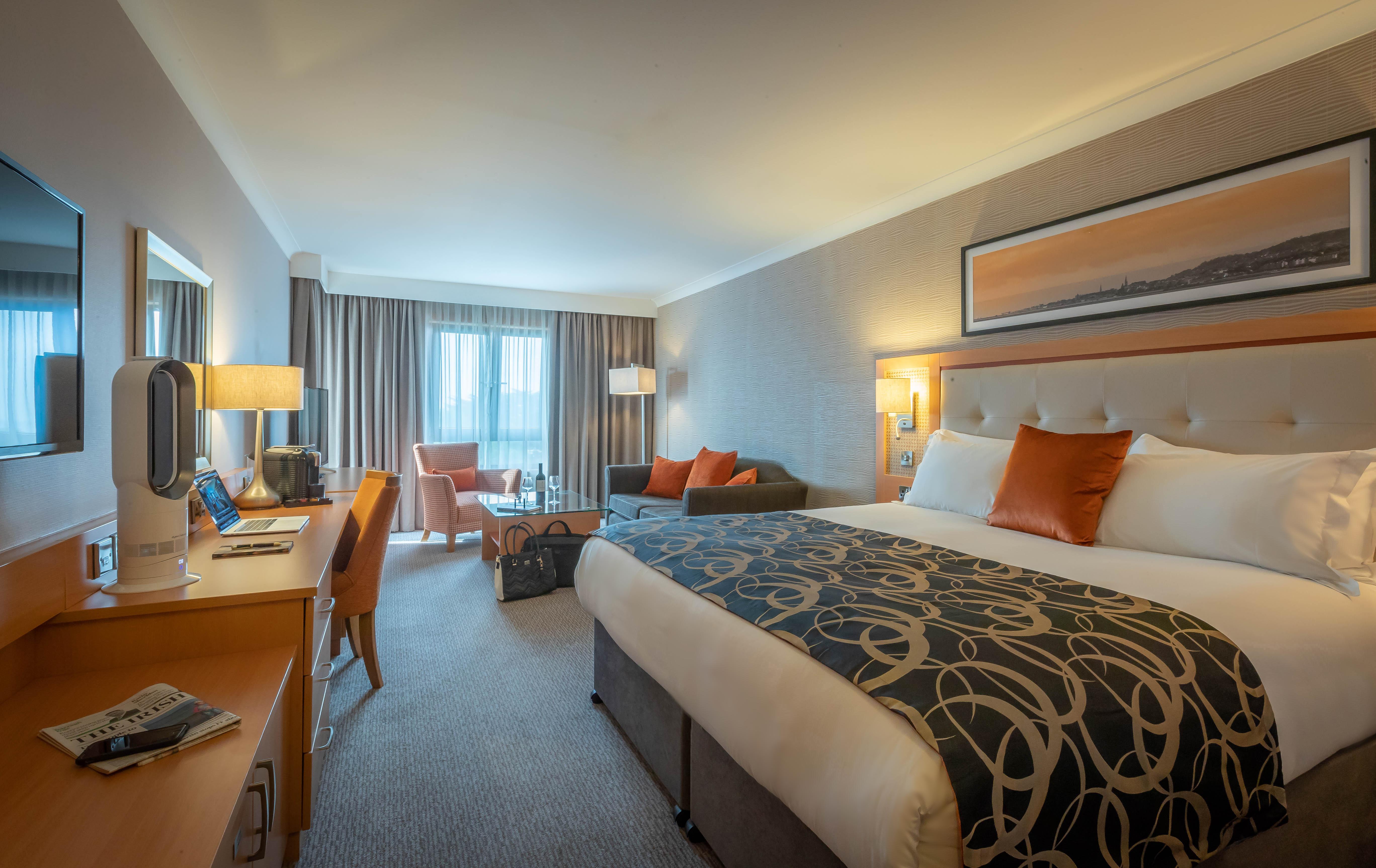 Clayton Hotel Леопардстаун Екстериор снимка