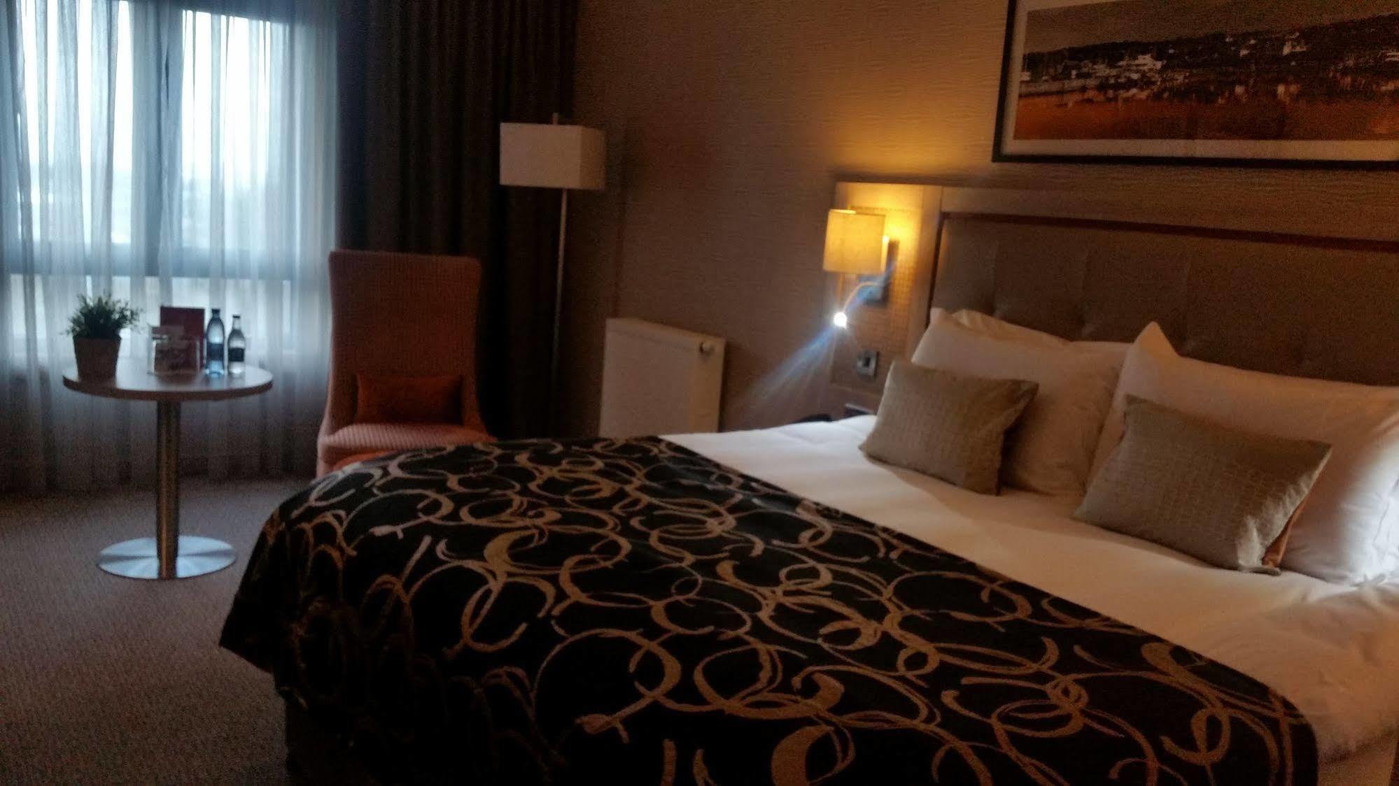 Clayton Hotel Леопардстаун Екстериор снимка